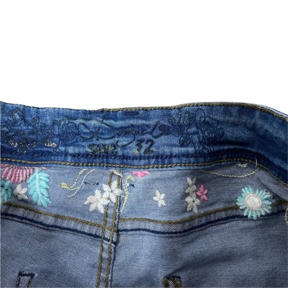 DESIGUAL Women's High Rise Washed Blue Denim Jeans Embroidered Flowers Size 32 - Picture 9 of 10